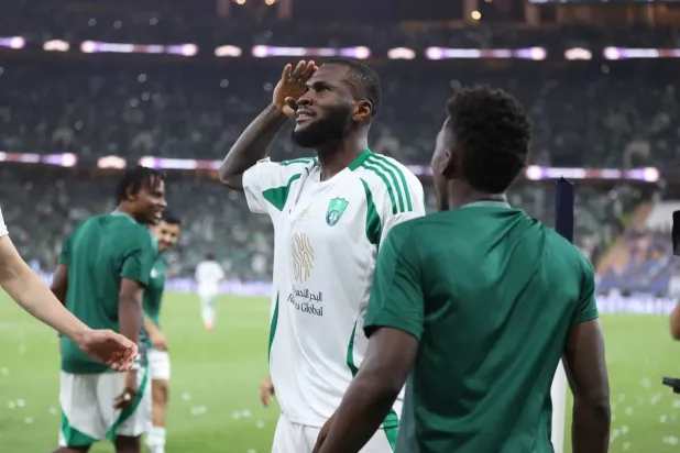 لاعب الوسط الإيفواري فرنك كيسي نجم الأهلي السعودي (تصوير: عدنان مهدلي)