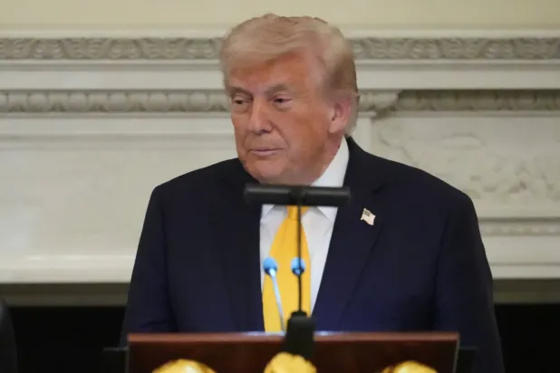 Başkan Donald Trump, 19 Mart 2026 Perşembe günü Washington'daki Beyaz Saray Devlet Yemek Salonu'nda Japonya Başbakanı Sanae Takaichi ile akşam yemeği sırasında konuşma yaptı (AP)