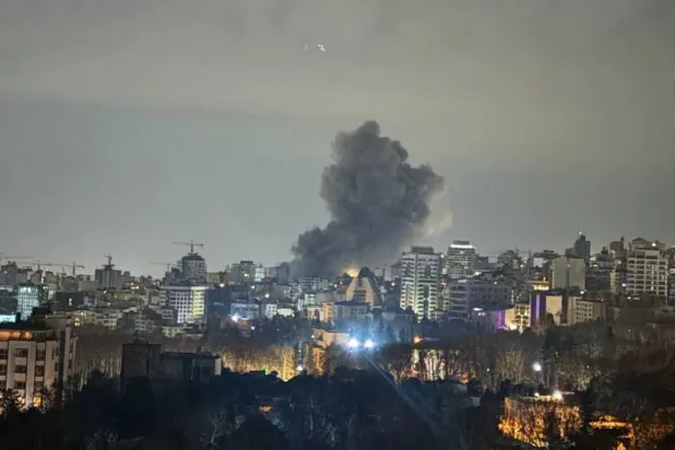 Çarşamba günü şafak vakti Tahran'ın kuzeyindeki Zaferaniye bölgesine hava saldırısı düzenlendi (sosyal medya)