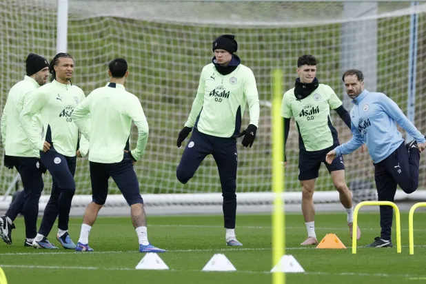 يسعى مانشستر سيتي لبدء إنقاذ موسمه بحصد لقب كأس الرابطة