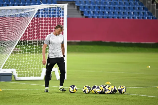 رينارد اعتمد منتخبا رديفا في معسكر جدة (تصوير: بشير صالح)