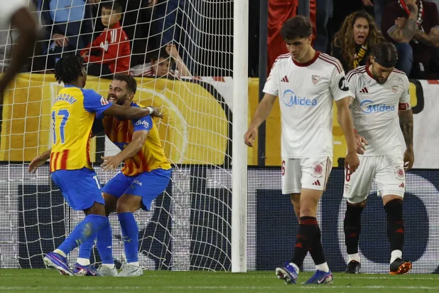 رامازاني محتفلا بهدفه في إشبيلية (إ.ب.أ)