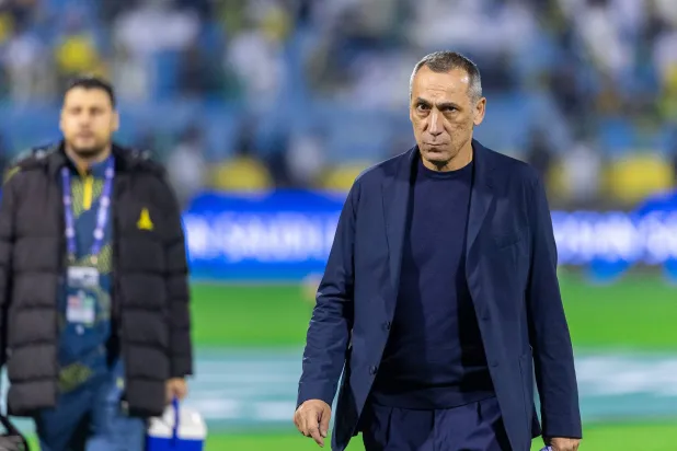 دونيس عبر عن استياءه من مستويات ونتائج الخليج الأخيرة (تصوير: عيسى الدبيسي)