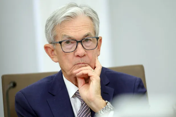 باول خلال ترؤسه اجتماع لجنة السوق المفتوحة الأربعاء الماضي (أ.ف.ب)