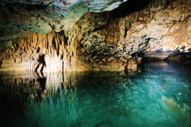 اكتشاف ماء تحت سطح الأرض في منجم (شاترستوك)