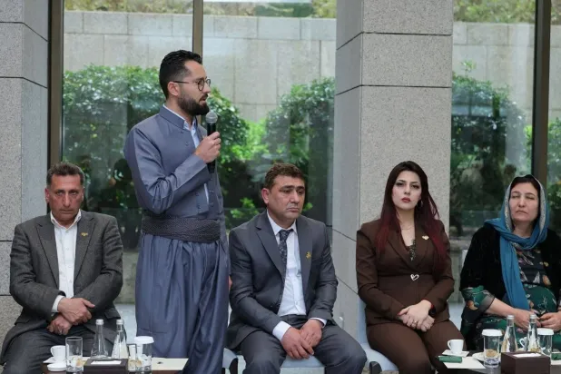 مداخلة أحد الحضور من الكرد السوريين في لقاء الرئيس الشرع بقصر الشعب السبت (الرئاسة السورية)