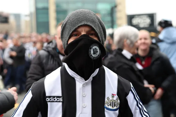 نيوكاسل قال إنه لا مجال للعنصرية (رويترز) 