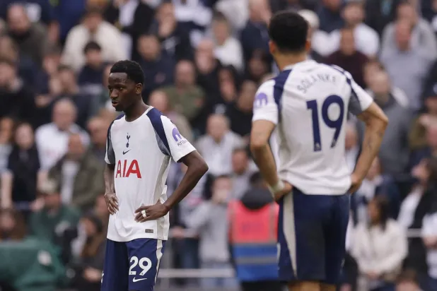 توتنهام دخل المواجهة بعد سلسلة من 12 مباراة دون فوز في الدوري (رويترز)