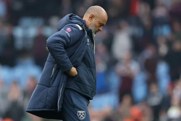 نونو إسبيريتو سانتو المدير الفني لفريق وست هام (رويترز)