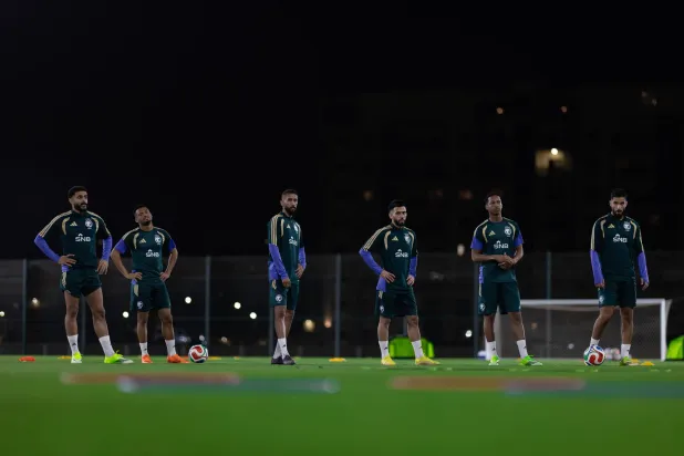 لاعبو الأخضر خلال تدريبهم الأول في جدة (المنتخب السعودي) 