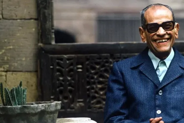 نجيب محفوظ... الأصل والصورة