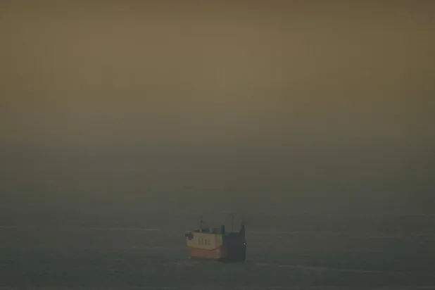 من الدبلوماسية إلى التهديد: انتقادات لاستراتيجية ترمب في التعامل مع أزمة مضيق هرمز