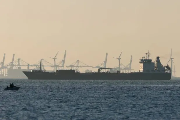 ناقلة نفط ترسو قبالة خليج فوس سور مير في فرنسا يوم 20 مارس 2026 (رويترز)