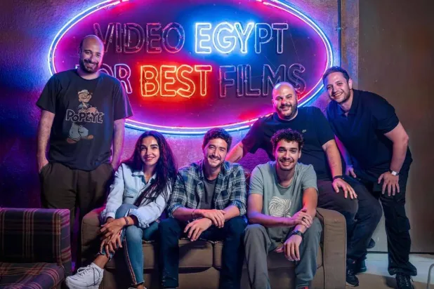 أبطال الفيلم مع المخرج والمؤلف والمنتج خلال العرض الخاص (الشرق الأوسط)