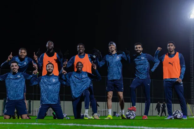 لاعبو نيوم في لقطة جماعية بعد نهاية التدريبات (نادي نيوم)