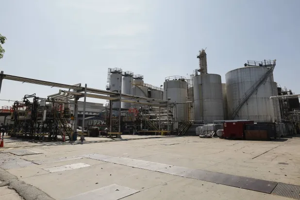 مصفاة النفط في مصفاة النفط العالمية في لوس أنجليس (إ.ب.أ)