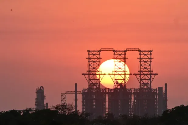 Meksika’nın Dos Bocas kentinde bulunan devlet petrol şirketi Pemex’e ait Olmeca rafinerisi (Reuters)