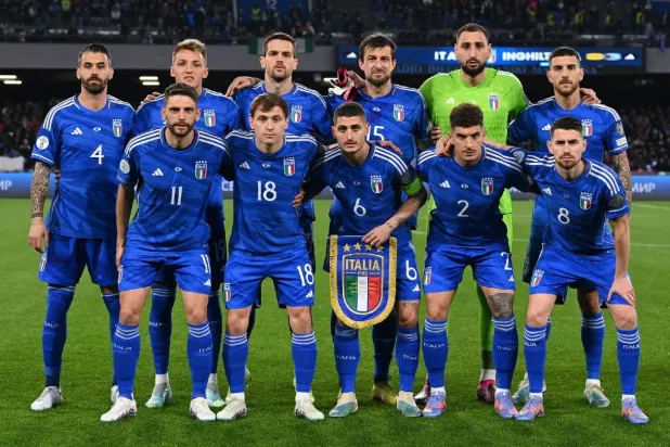 منتخب إيطاليا من عملاق إلى فريق خسر هيبته (رويترز)