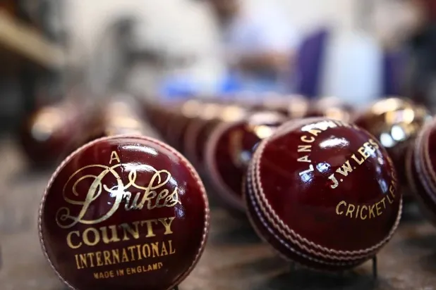 سيضطر موسم الكريكيت الإنجليزي إلى تقنين عدد الكرات بسبب مشكلات سلاسل الإمداد (الكريكيت الإنجليزي)