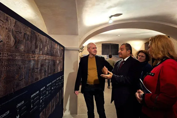 لوحات تعبر عن الأبراج السماوية في المعرض الأثري (وزارة السياحة والآثار المصرية)