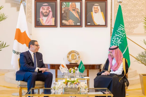 وزير الخارجية السعودي خلال استقباله نظيره القبرصي في الرياض (واس)