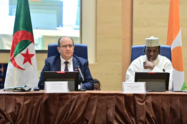رئيسا حكومتَي الجزائر والنيجر خلال أشغال لجنة التعاون المشتركة (الحكومة الجزائرية)