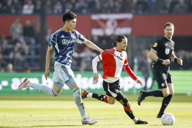 الجزائري أنيس حاج موسى لاعب فينورد (إ.ب.أ)