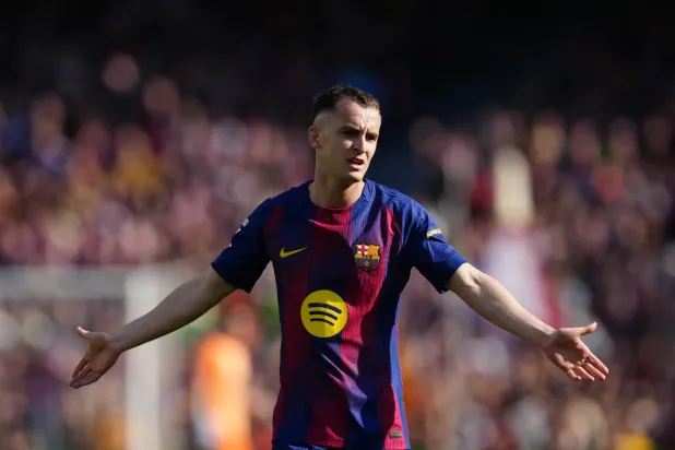 مارك كاسادو لاعب وسط برشلونة (إ.ب.أ)