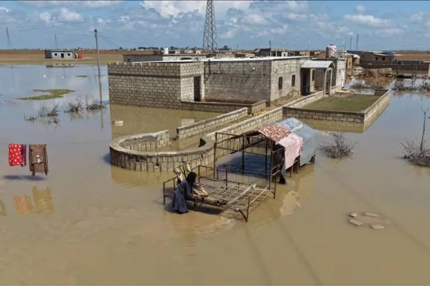 صورة نشرتها وكالة «أناضول» لغمر المياه بلدة تل حميس شمال شرقي الحسكة نتيجة الأمطار الغزيرة المتزايدة منذ السبت الماضي 