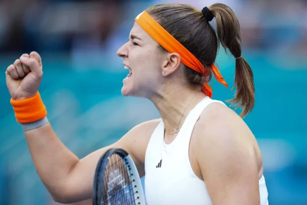 التشيكية كارولينا موخوفا تتألق في ميامي (أ.ف.ب)