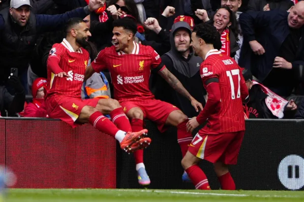 وداعية حارة من نجوم ليفربول لمحمد صلاح (د.ب.أ)