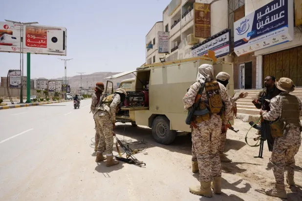 قوات «درع الوطن» شددت على أنها لن تتسامح مع حمل الأسلحة في حضرموت (إعلام عسكري)