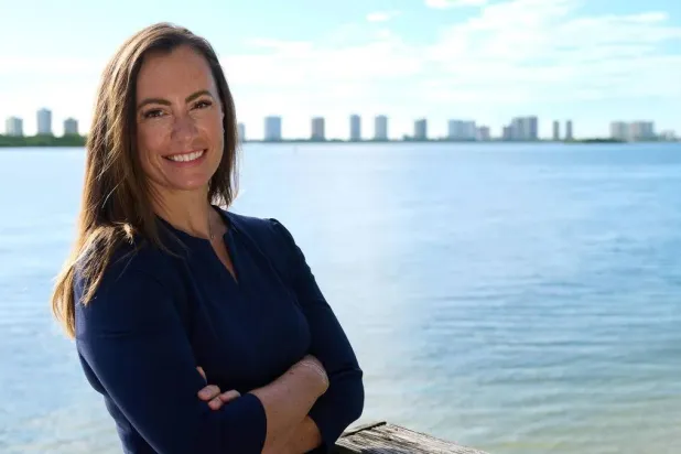 الديمقراطية إميلي غريغوري الفائئزة في انتخابات خاصة الثلاثاء في ولاية فلوريدا الأميركية (متداولة)