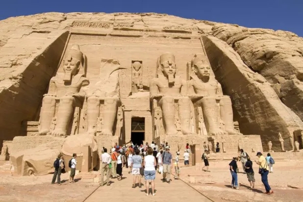 معبد أبو سمبل من المواقع السياحية المهمة في مصر (وزارة السياحة والآثار)