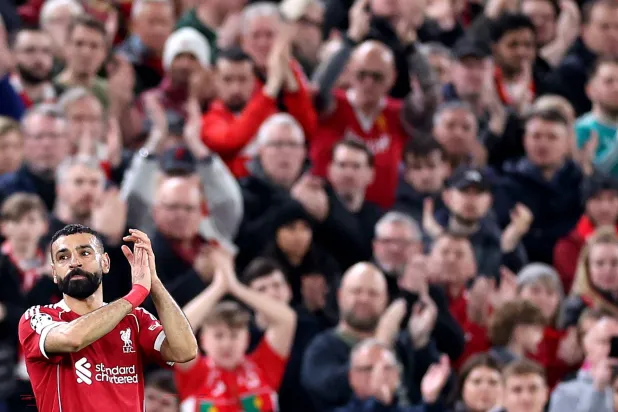 لطالما حظي صلاح بتقدير واحترام مشجعي ليفربول (إ.ب.أ)