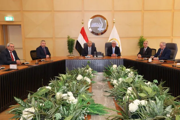 وزير النقل المصري يشهد اتفاق تطوير ميناء «السخنة» (وزارة النقل المصرية)