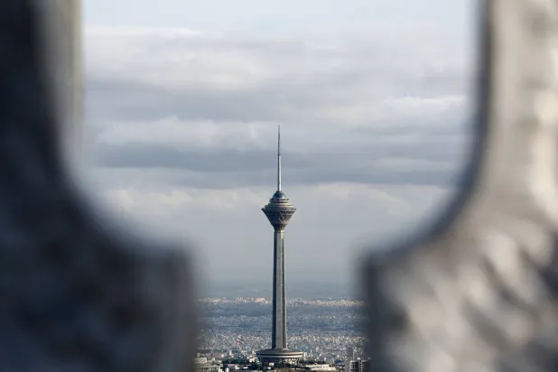 برج ميلاد أبرز معالم العاصمة طهران وسط الصراع الأميركي - الإسرائيلي مع إيران الأربعاء (رويترز)