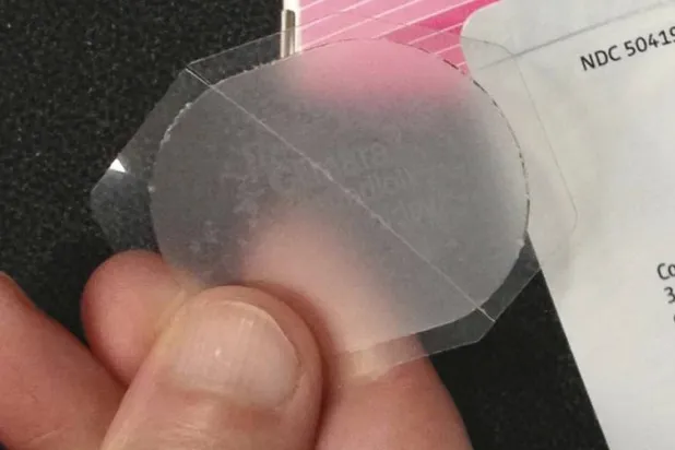 لاصقات هرمونية تُستعمل لتخفيف أعراض سن اليأس لدى النساء (أ.ب)