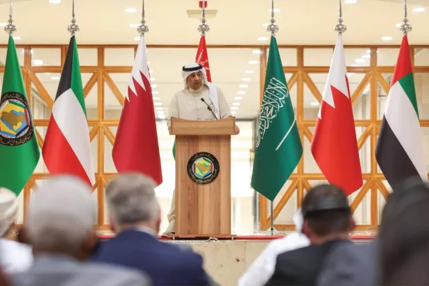 حذر البديوي من أن السلوك الإيراني «تجاوز كل الحدود» بإغلاق مضيق هرمز (مجلس التعاون)