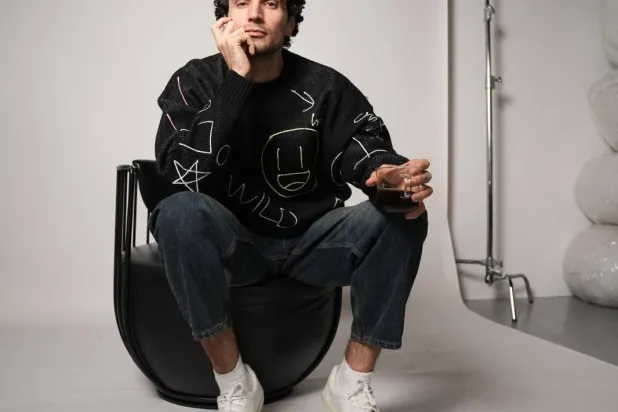 آدم يعدُّ والده محمد بكري مثله الأعلى (الشرق الأوسط)