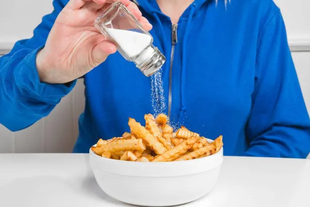 الإفراط في ملح الطعام مرتبط بمخاطر صحية (الجمعية الطبية الأميركية)