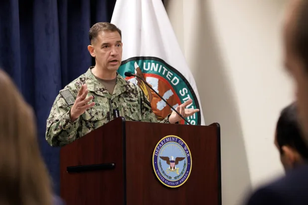 الأميرال براد كوبر قائد القيادة المركزية الأميركية (إ.ب.أ)