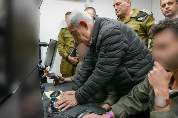 نتنياهو يشرف على العمليات العسكرية 3 مارس الحالي (رئاسة الوزراء الإسرائيلية)