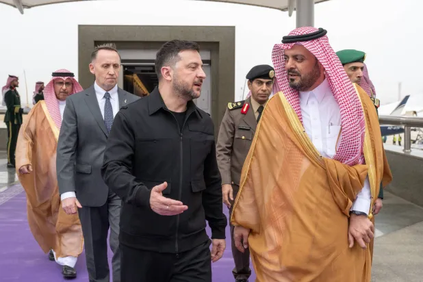 الرئيس الأوكراني فولوديمير زيلينسكي لدى وصوله إلى جدة الخميس (إمارة منطقة مكة المكرمة)