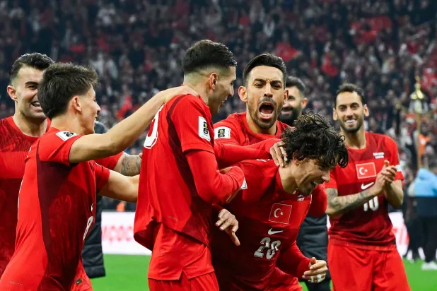 كاديوغولو محتفلاً بالهدف (أ.ف.ب)