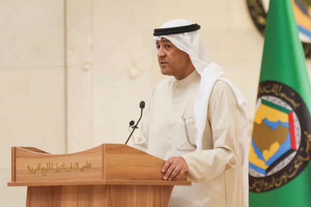 جاسم البديوي أمين عام مجلس التعاون الخليجي خلال الإحاطة حول الاعتداءات الإيرانية (الشرق الأوسط)