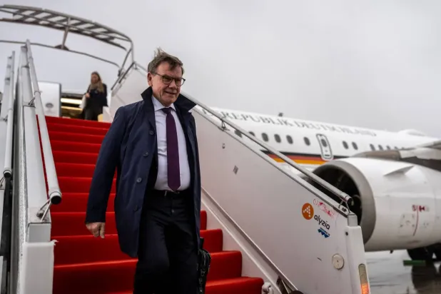 Almanya Dışişleri Bakanı Johannes Wadephul, 26 Mart 2026'da Fransa'da düzenlenen G7 dışişleri bakanları zirvesine gelirken (DPA)