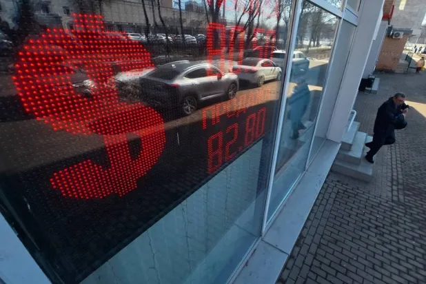 An electronic panel displays US Dollar currency symbol at an exchange office in Podolsk, outside Moscow, Russia, 26 March 2026. (EPA)