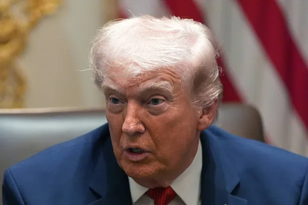 الرئيس الأميركي دونالد ترمب يتحدث خلال اجتماع لمجلس الوزراء في البيت الأبيض بالعاصمة واشنطن 26 مارس 2026 (أ.ب)