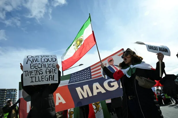 تظهر استطلاعات الرأي دعماً كبيراً من قاعدة «ماغا» لترمب في حرب إيران (رويترز)